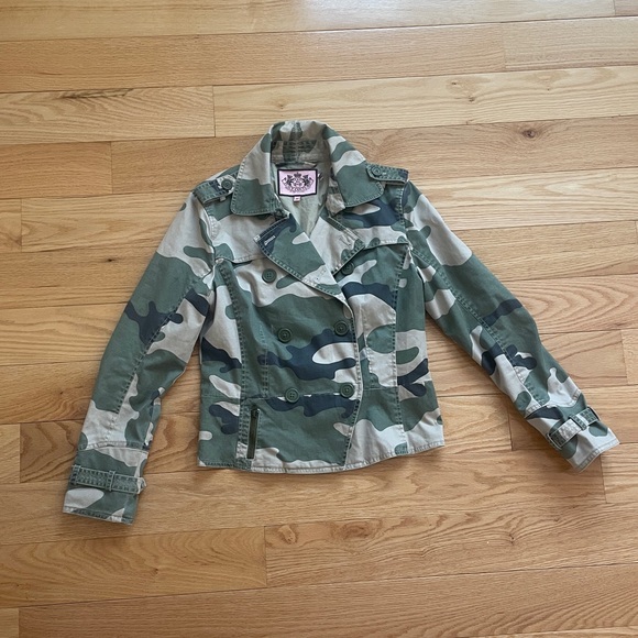 Juicy Couture Jackets & Blazers - Juicy Couture Vintage Cotton Camo Cropped Trench Coat